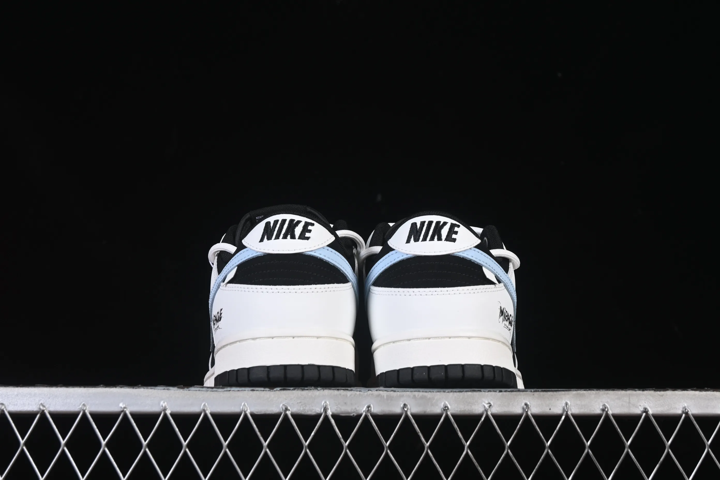 All categories Nk SB Dunk Series Nk SB Dunk Low High-end customized low-top sneakers Nike SB Dunk Low "Just Do it" straps Anniversary high-end customized low-top casual sneakers WB0515-088